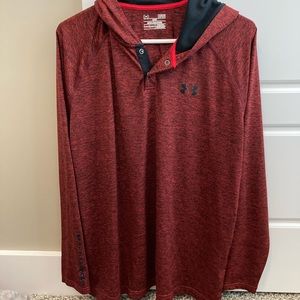 Men’s UA lightweight pullover w/hood!